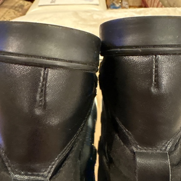 Gucci black mens sneaker sz42. leather gucci hardware clasps - Picture 5 of 6